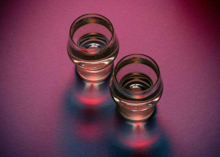 Mounjaro i alkohol: Co warto wiedzieć? alkohol, dwa kieliszki