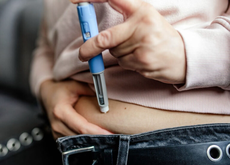 Czym jest mikrodozowanie zastrzyków odchudzających i czy faktycznie pomaga? zastrzyk na odchudzanie glp1